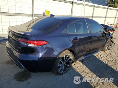 Trzecie zdjęcie samochodu z tyłu: 2020 TOYOTA COROLLA SE VIN:5YFP4RCE3LP014774 - miniatura