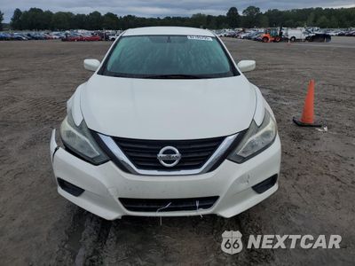 Piąte zdjęcie samochodu w środku: 2017 NISSAN ALTIMA 2.5 VIN:1N4AL3AP4HC246686 - miniatura