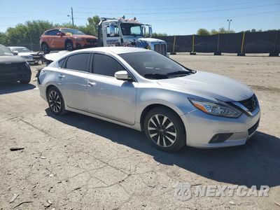 Czwarte zdjęcie samochodu z boku: 2018 NISSAN ALTIMA 2.5 VIN:1N4AL3AP9JC229789 - miniatura