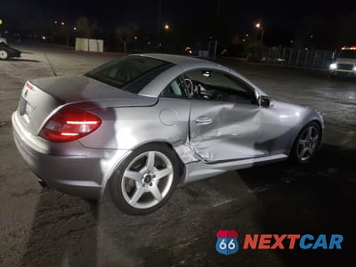 Trzecie zdjęcie samochodu z tyłu: 2005 MERCEDES-BENZ SLK 350 VIN:WDBWK56F15F030687 - miniatura