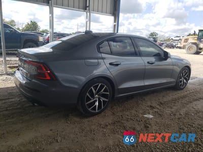 Trzecie zdjęcie samochodu z tyłu: 2019 VOLVO S60 T5 MOMENTUM VIN:7JR102FK1KG014073 - miniatura