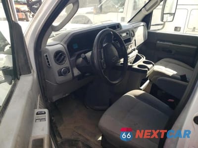 Zdjęcie 8 z 13 samochodu: 2022 FORD ECONOLINE E350 SUPER DUTY CUTAWAY VAN VIN:1FDWE3FNXNDC14196 - miniatura
