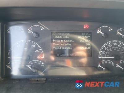 Zdjęcie 8 z 10 samochodu: 2019 VOLVO VN VNL - TRUCKS SEMI TRUCK VIN:4V4NC9EH5KN211589 - miniatura