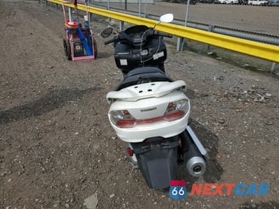 Czwarte zdjęcie samochodu z boku: 2011 SUZUKI AN400 A VIN:JS1CK44B7B2100818 - miniatura