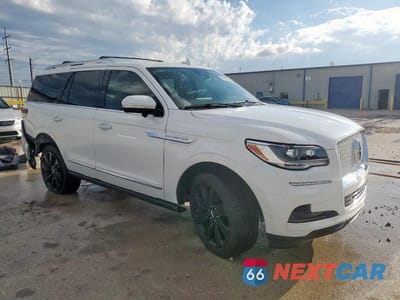 Czwarte zdjęcie samochodu z boku: 2024 LINCOLN NAVIGATOR RESERVE VIN:5LMJJ2LGXREL24295 - miniatura