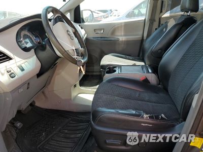 Zdjęcie 7 z 16 samochodu: 2012 TOYOTA SIENNA SPORT VIN:5TDXK3DC5CS206270 - miniatura
