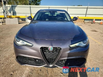 Piąte zdjęcie samochodu w środku: 2017 ALFA ROMEO GIULIA TI VIN:ZARFAECN9H7529709 - miniatura
