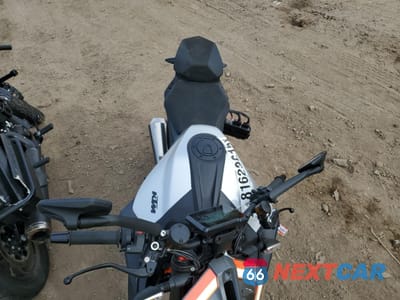 Piąte zdjęcie samochodu w środku: 2023 KTM 1290 SUPER DUKE R VIN:VBKV3940XPM967275 - miniatura