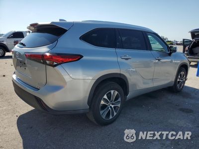 Trzecie zdjęcie samochodu z tyłu: 2021 TOYOTA HIGHLANDER XLE VIN:5TDHZRAH6MS089528 - miniatura