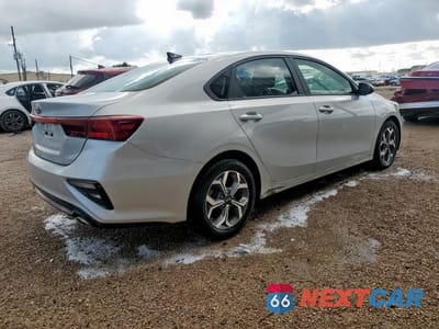 Trzecie zdjęcie samochodu z tyłu: 2021 KIA FORTE FE VIN:3KPF24AD9ME363374 - miniatura