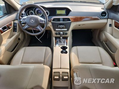Zdjęcie 8 z 14 samochodu: 2012 MERCEDES-BENZ C 300 4MATIC VIN:WDDGF8BB0CF894972 - miniatura