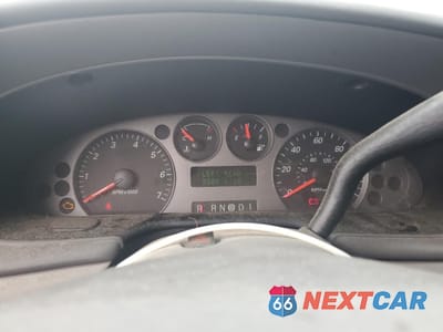 Zdjęcie 9 z 14 samochodu: 2005 MERCURY SABLE GS VIN:1MEFM50245A624235 - miniatura