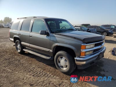 Czwarte zdjęcie samochodu z boku: 1999 CHEVROLET TAHOE K1500 VIN:1GNEK13R1XJ343041 - miniatura