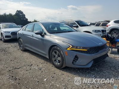 Czwarte zdjęcie samochodu z boku: 2022 KIA K5 LXS VIN:5XXG14J26NG111015 - miniatura