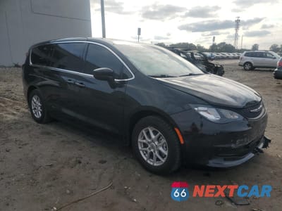 Czwarte zdjęcie samochodu z boku: 2023 CHRYSLER VOYAGER LX VIN:2C4RC1CG3PR547874 - miniatura