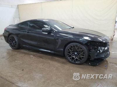 Czwarte zdjęcie samochodu z boku: 2022 BMW M8 VIN:WBSAE0C0XNCJ05564 - miniatura