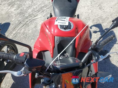 Piąte zdjęcie samochodu w środku: 2022 KAWASAKI ZR900 F VIN:ML5ZRDF14NDA54855 - miniatura