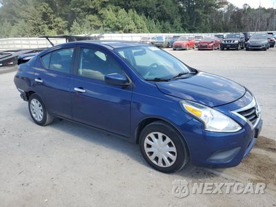 Czwarte zdjęcie samochodu z boku: 2018 NISSAN VERSA S VIN:3N1CN7AP6JL885279 - miniatura