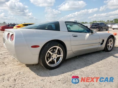 Trzecie zdjęcie samochodu z tyłu: 2004 CHEVROLET CORVETTE VIN:1G1YY22G745132403 - miniatura