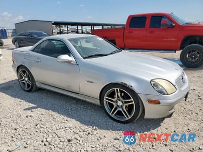 Czwarte zdjęcie samochodu z boku: 2004 MERCEDES-BENZ SLK 230 KOMPRESSOR VIN:WDBKK49FX4F299094 - miniatura