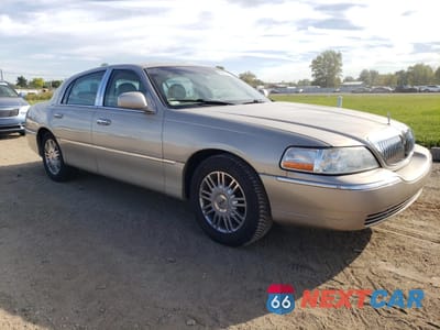 Czwarte zdjęcie samochodu z boku: 2006 LINCOLN TOWN CAR DESIGNER VIN:1LNHM83V76Y630343 - miniatura