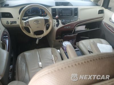 Zdjęcie 8 z 13 samochodu: 2013 TOYOTA SIENNA XLE VIN:5TDYK3DC3DS373250 - miniatura