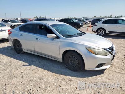 Czwarte zdjęcie samochodu z boku: 2016 NISSAN ALTIMA 2.5 VIN:1N4AL3AP6GC216314 - miniatura
