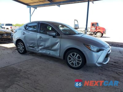 Czwarte zdjęcie samochodu z boku: 2017 TOYOTA YARIS IA VIN:3MYDLBYVXHY158773 - miniatura
