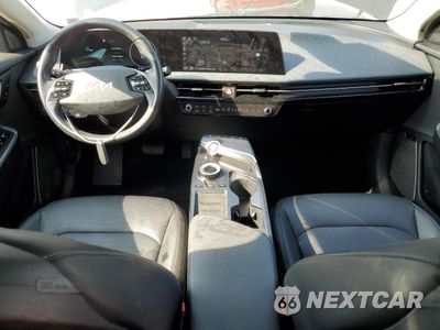 Zdjęcie 8 z 14 samochodu: 2023 KIA EV6 LIGHT VIN:KNDC34LAXP5127982 - miniatura