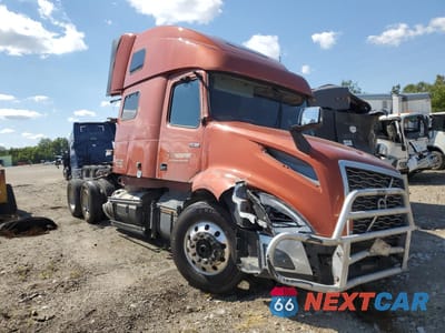 2023 VOLVO VNL SEMI TRUCK 4V4NC9EJXPN611027 - główne zdjęcie licytacji z USA - miniatura
