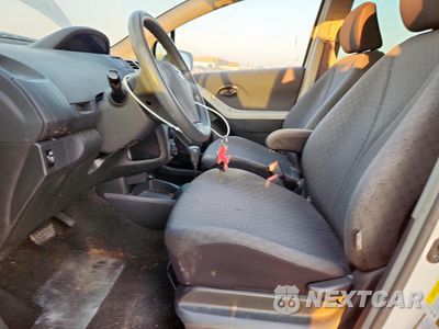 Zdjęcie 7 z 13 samochodu: 2009 TOYOTA YARIS VIN:JTDKT903495261937 - miniatura