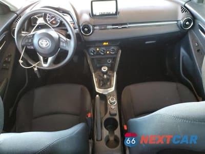 Zdjęcie 8 z 12 samochodu: 2017 TOYOTA YARIS IA VIN:3MYDLBYVXHY158773 - miniatura
