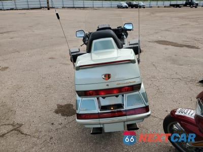Czwarte zdjęcie samochodu z boku: 1999 HONDA GL1500 SE12 VIN:1HFSC2235XA104058 - miniatura