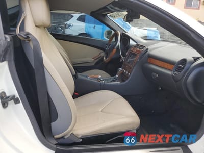 Zdjęcie 10 z 14 samochodu: 2011 MERCEDES-BENZ SLK 300 VIN:WDBWK5EA3BF238653 - miniatura
