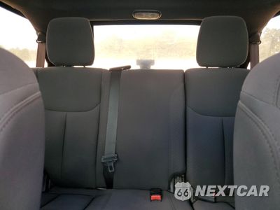 Zdjęcie 10 z 13 samochodu: 2015 JEEP WRANGLER UNLIMITED SPORT VIN:1C4BJWDG0FL767306 - miniatura