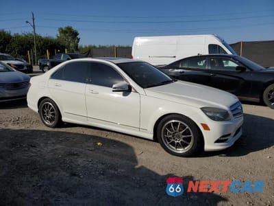 Czwarte zdjęcie samochodu z boku: 2011 MERCEDES-BENZ C 300 4MATIC VIN:WDDGF8BB4BR150661 - miniatura
