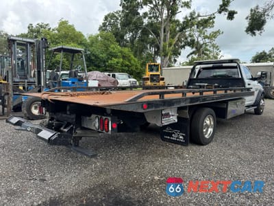 Trzecie zdjęcie samochodu z tyłu: 2018 RAM 5500 - TRUCKS TOW TRUCK VIN:3C7WRMDL6JG383387 - miniatura