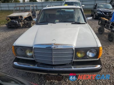 Piąte zdjęcie samochodu w środku: 1983 MERCEDES-BENZ 300 TDT VIN:WDBAB93A3DN012996 - miniatura