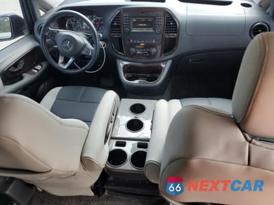 Zdjęcie 8 z 15 samochodu: 2016 MERCEDES-BENZ METRIS VIN:WD4PG2EEXG3181083 - miniatura