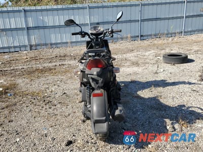 Czwarte zdjęcie samochodu z boku: 2015 YAMAHA YW50 F VIN:RKRSA43A2FA122419 - miniatura