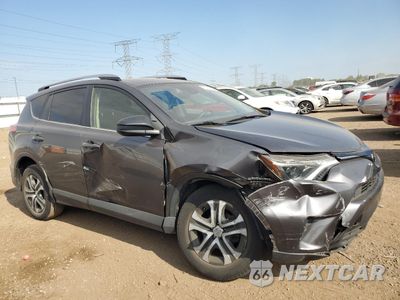 Czwarte zdjęcie samochodu z boku: 2018 TOYOTA RAV4 LE VIN:JTMBFREV0JJ203014 - miniatura