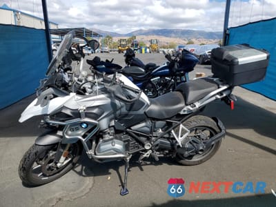 Trzecie zdjęcie samochodu z tyłu: 2016 BMW R1200 GS VIN:WB10A1106GZ189709 - miniatura