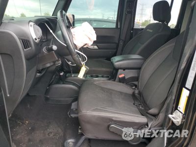 Zdjęcie 7 z 14 samochodu: 2018 JEEP WRANGLER UNLIMITED SAHARA VIN:1C4BJWEG5JL840452 - miniatura
