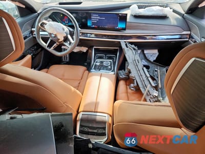 Zdjęcie 8 z 12 samochodu: 2023 BMW 740 I VIN:WBA23EH01PCM68858 - miniatura