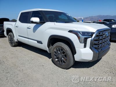 Czwarte zdjęcie samochodu z boku: 2024 TOYOTA TUNDRA CREWMAX PLATINUM VIN:5TFNC5DB4RX071289 - miniatura
