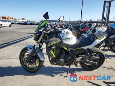 Trzecie zdjęcie samochodu z tyłu: 2021 KAWASAKI ER650 K VIN:ML5EREK17MDA40604 - miniatura
