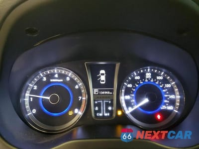 Zdjęcie 9 z 12 samochodu: 2012 HYUNDAI AZERA GLS VIN:KMHFG4JGXCA125557 - miniatura