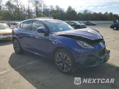 Czwarte zdjęcie samochodu z boku: 2023 MASERATI GRECALE MODENA VIN:ZN682AVM6P7429111 - miniatura