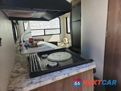 Zdjęcie 6 z 10 samochodu: 2019 KEYSTONE HIDEOUT VIN:4YDT20225K7240660 - miniatura