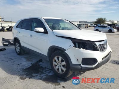 Czwarte zdjęcie samochodu z boku: 2013 KIA SORENTO LX VIN:5XYKT3A10DG359650 - miniatura